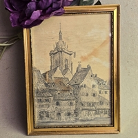 guldmalet-enkel-dekoreret-traeramme-kirkemotiv-gammel-fotoramme-billedramme